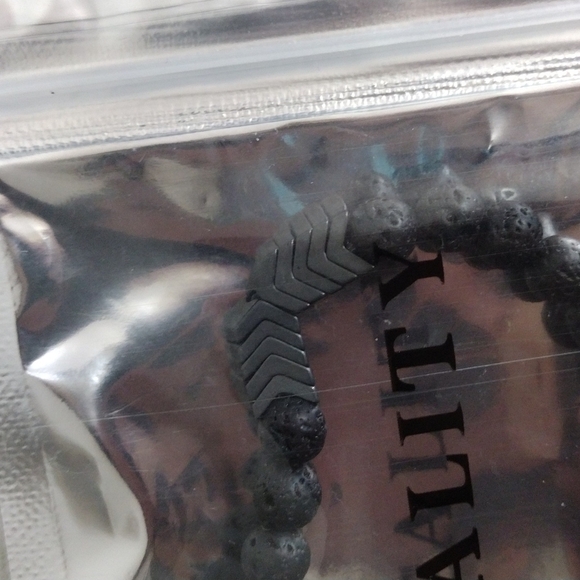 NIB Vitality black stone and arrow adjustable bracelet. - Picture 2 of 4